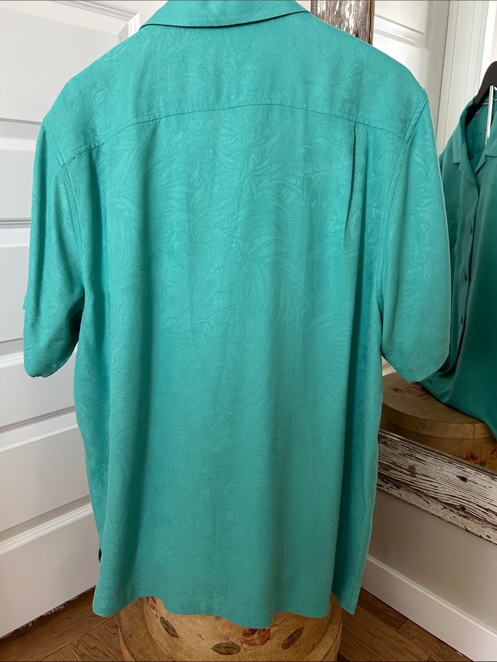 Men’s Tommy Bahama Shirt - Picture 3 of 14